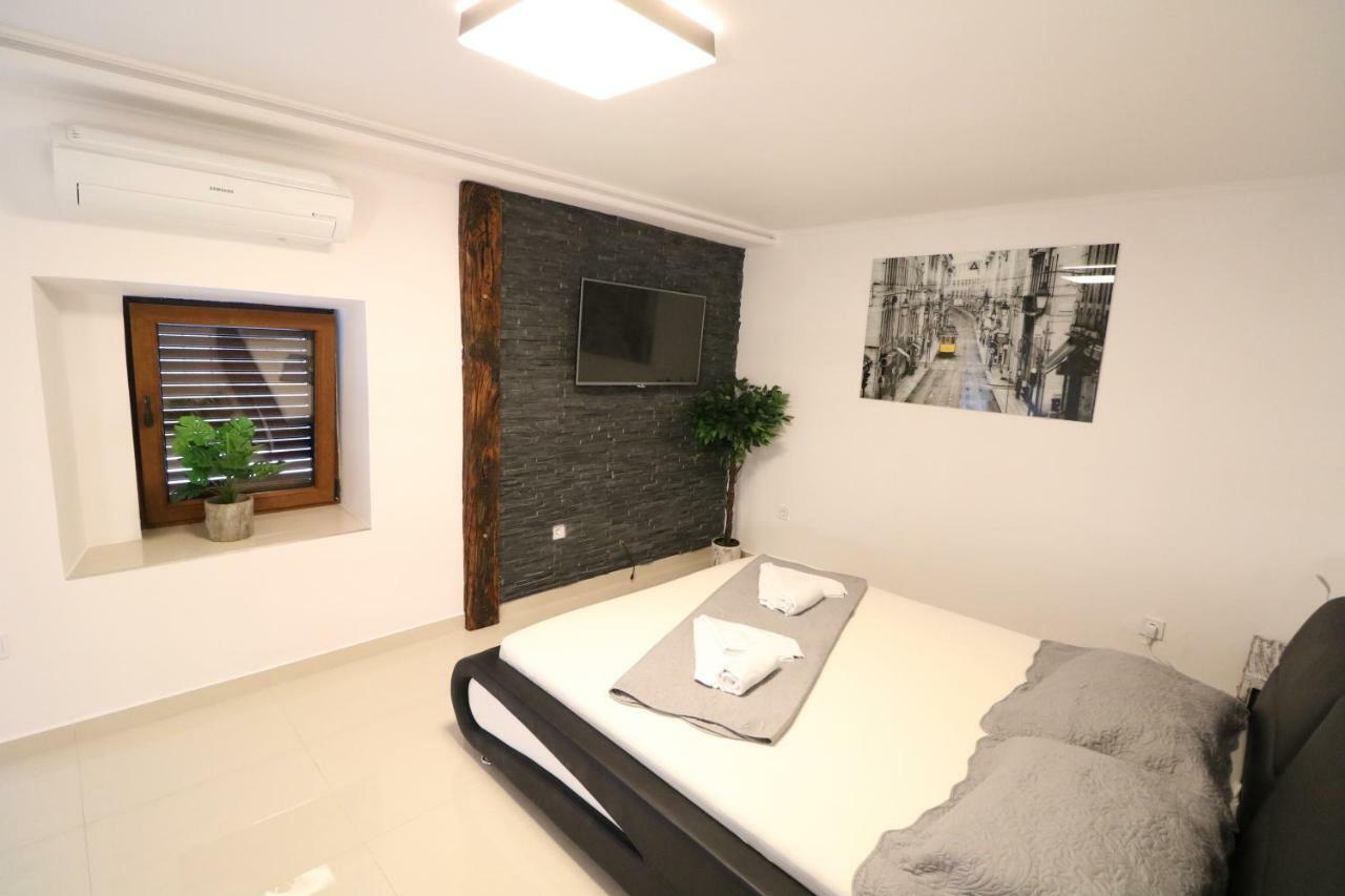 Apartment Porto With Terrace บัชกา ภายนอก รูปภาพ
